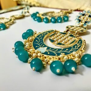 Niharika Baliya and Mang Tika Set