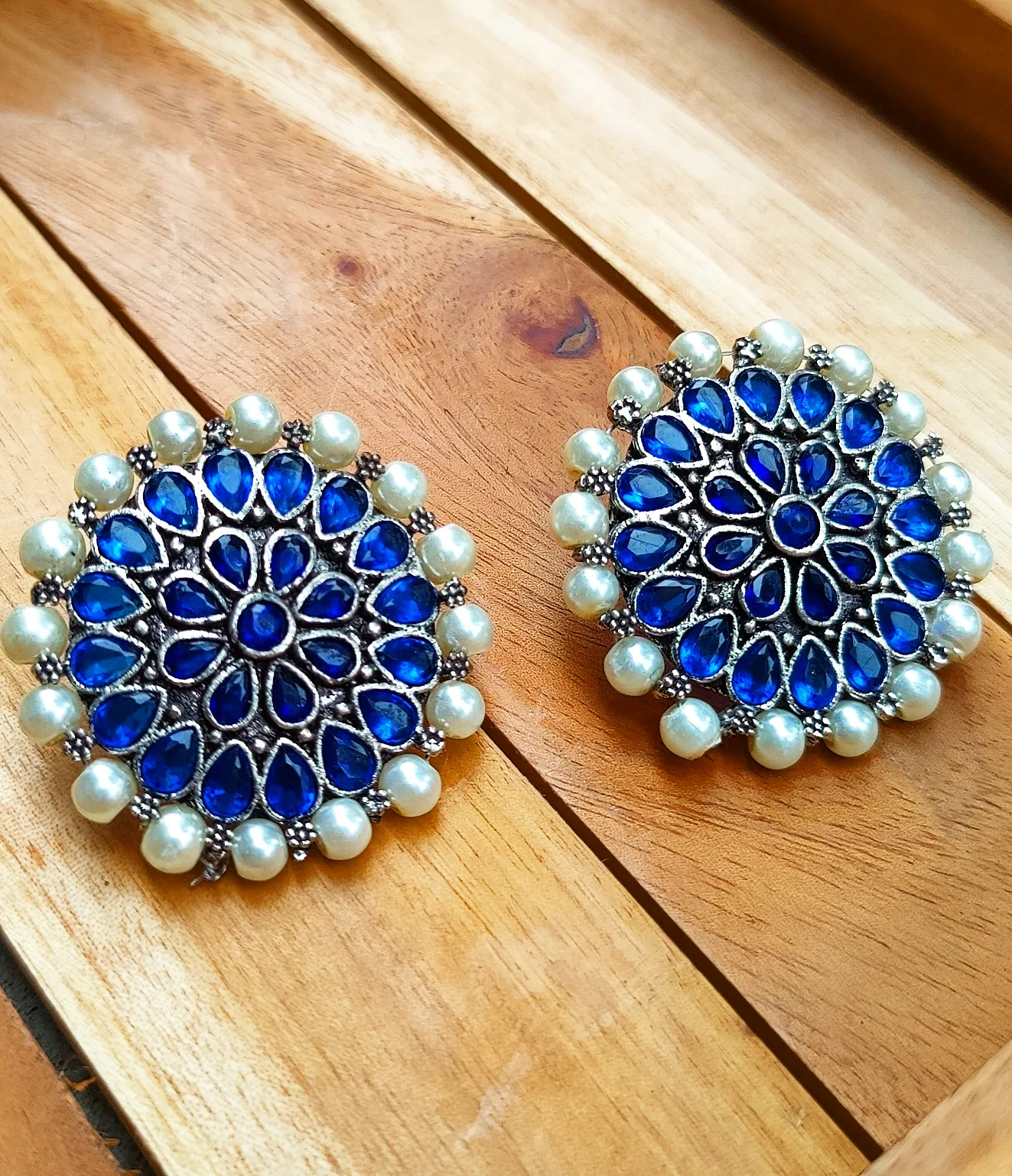 Shikha Stud Earrings - Image 7