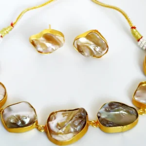 Zara Motherpearl Neckpiece
